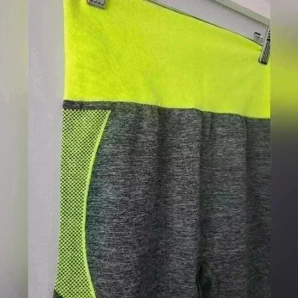 NEW MIX exercise outfit. ONE SIZE. - Picture 3 of 11